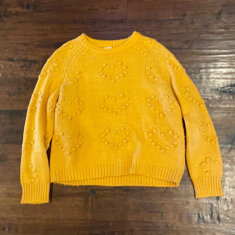 Mustard knitted sweater with heart pattern